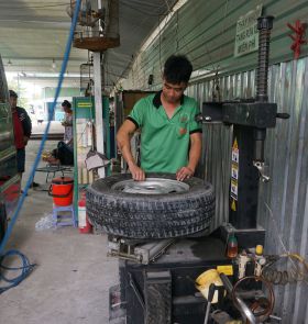 Vá lốp ô tô Quận 2