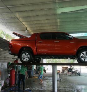 Rửa xe vệ sinh ô tô Quận 2