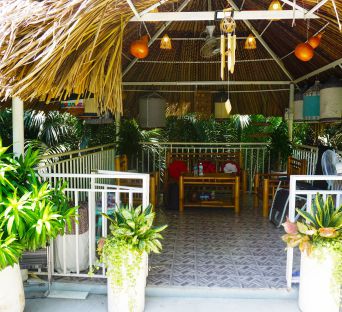 Nhà mát ngời chờ cho khách